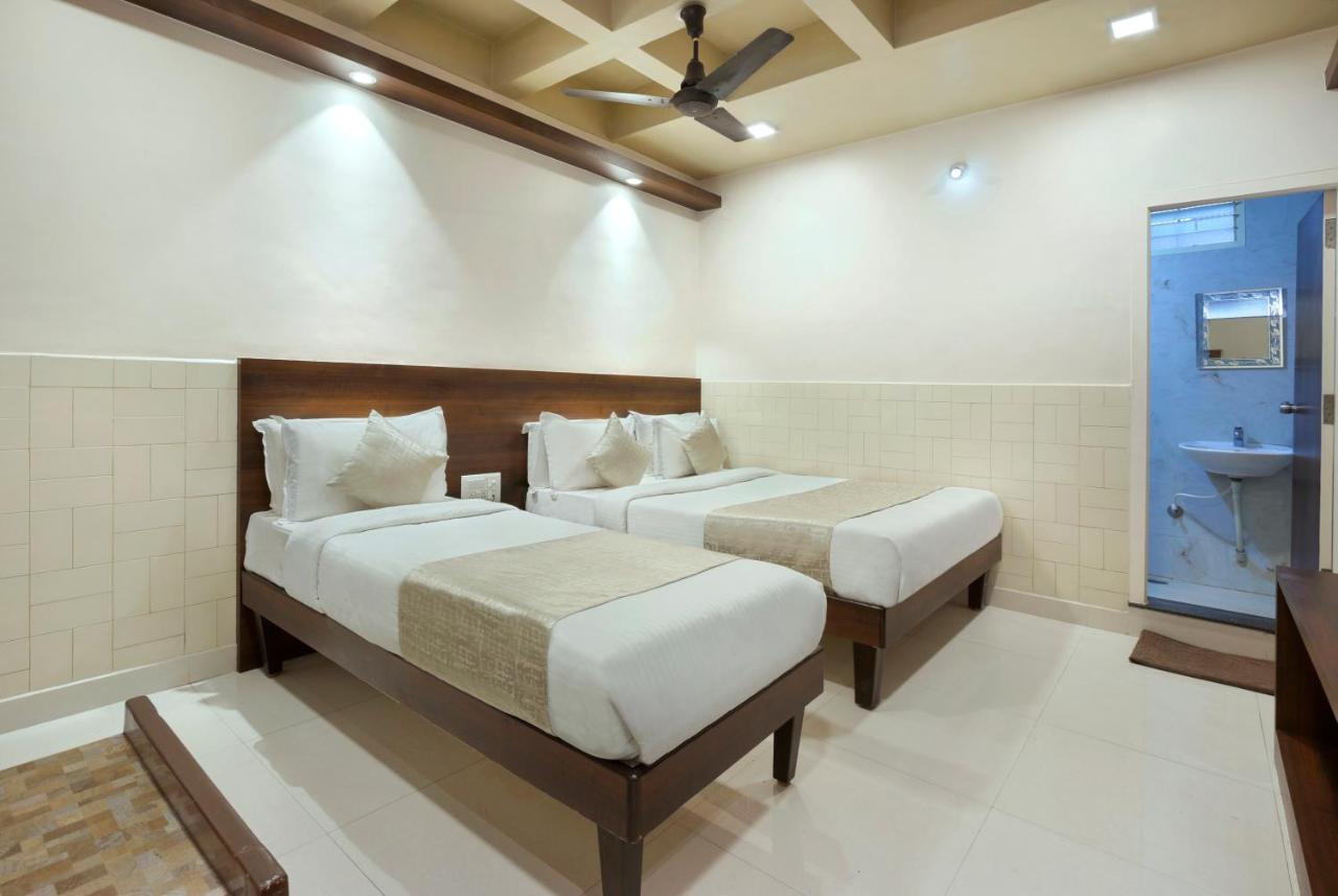 Mannars Deluxe Lodge Mysore Extérieur photo