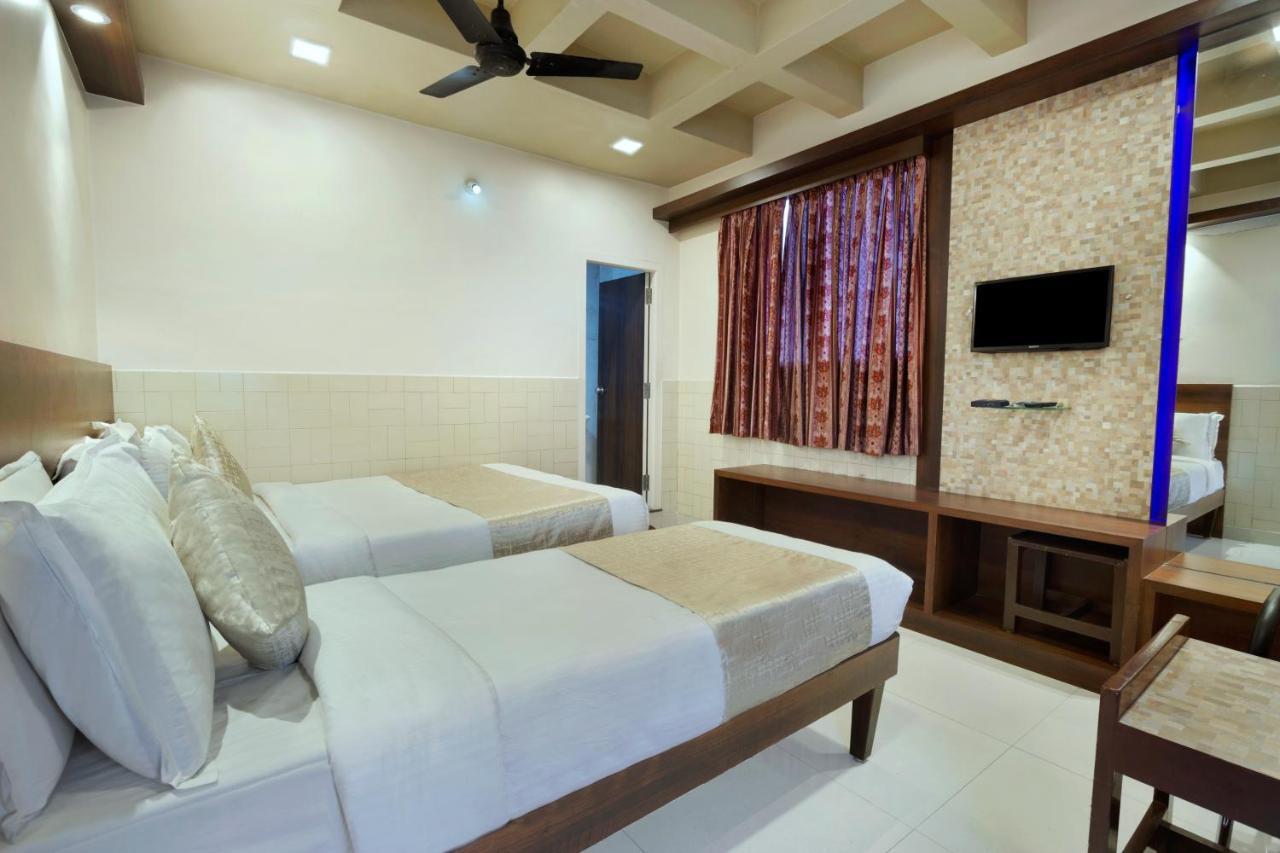 Mannars Deluxe Lodge Mysore Extérieur photo