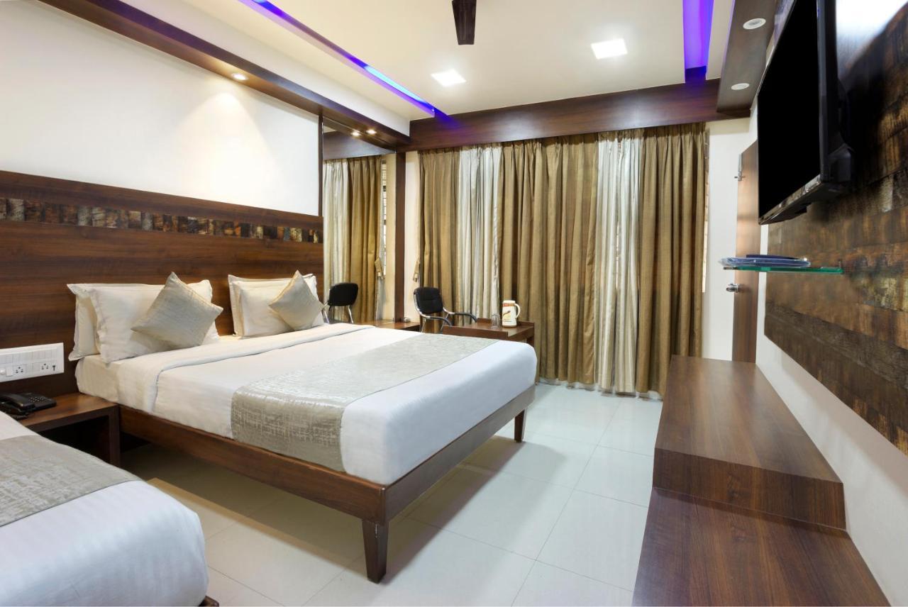 Mannars Deluxe Lodge Mysore Extérieur photo