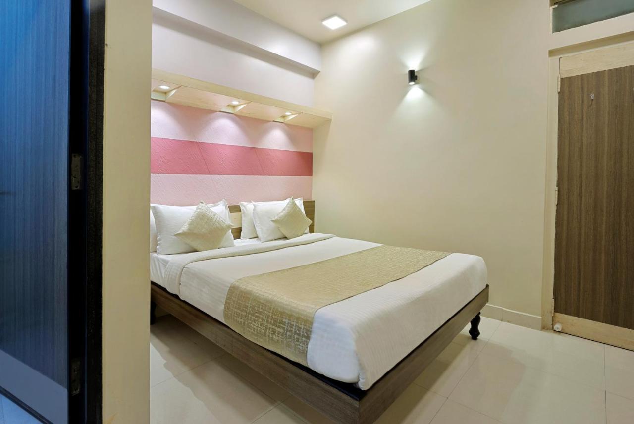 Mannars Deluxe Lodge Mysore Extérieur photo