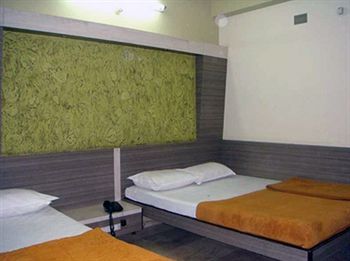 Mannars Deluxe Lodge Mysore Extérieur photo