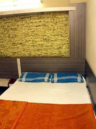 Mannars Deluxe Lodge Mysore Extérieur photo