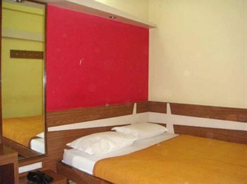 Mannars Deluxe Lodge Mysore Extérieur photo
