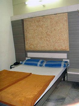 Mannars Deluxe Lodge Mysore Extérieur photo